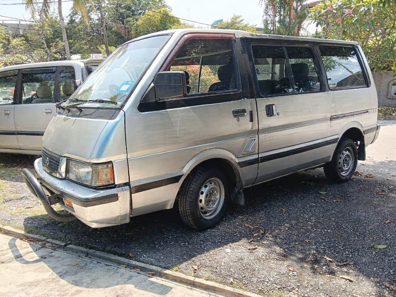 Nissan Vanette C22 Window Van (Passenger)
