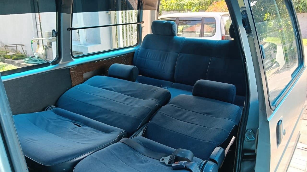 Nissan Vanette C22 Window Van (Passenger)