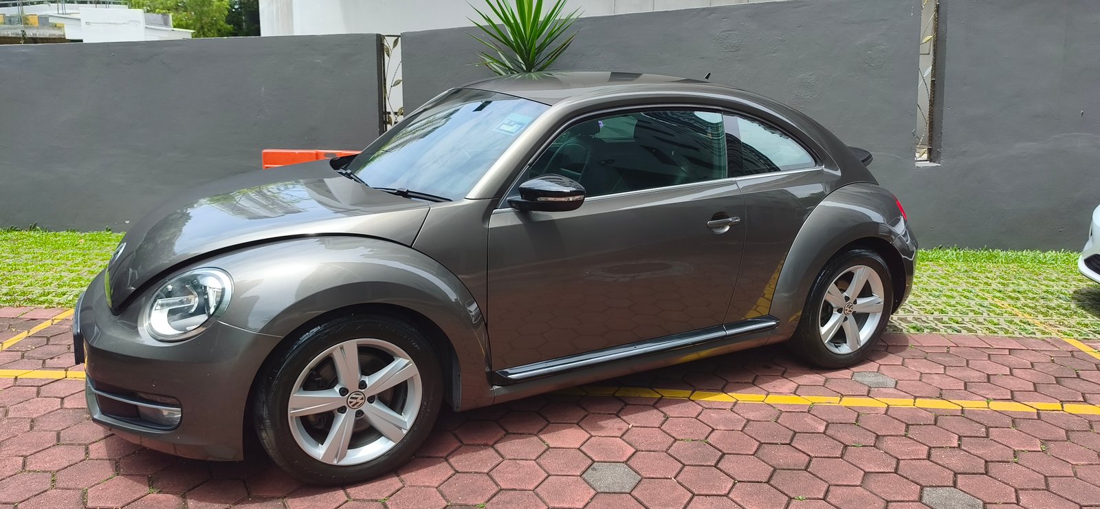 2012 Volkswagen Beetle 1.4L- Twin Charge