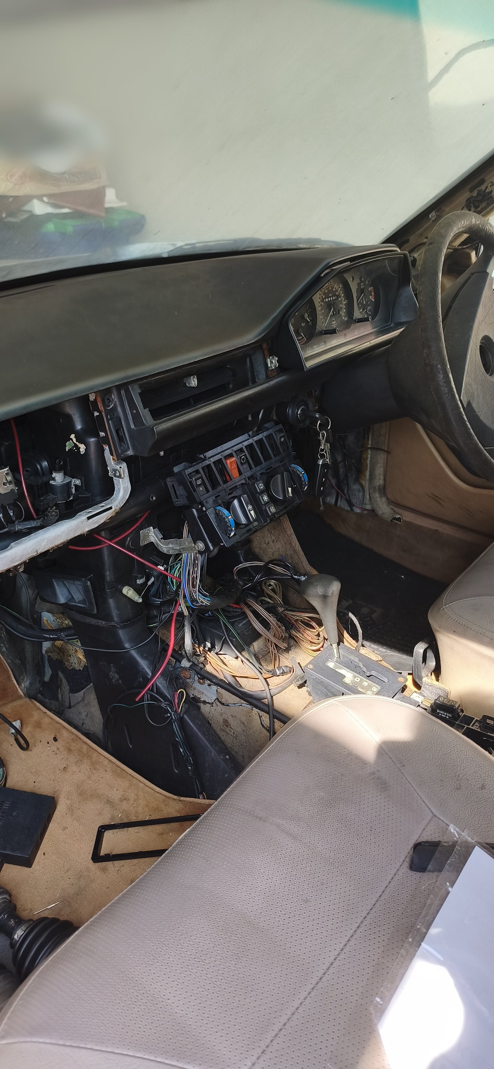 1986 Mercedes-Benz 230e / 124 - Project or Parts / Scrap Car